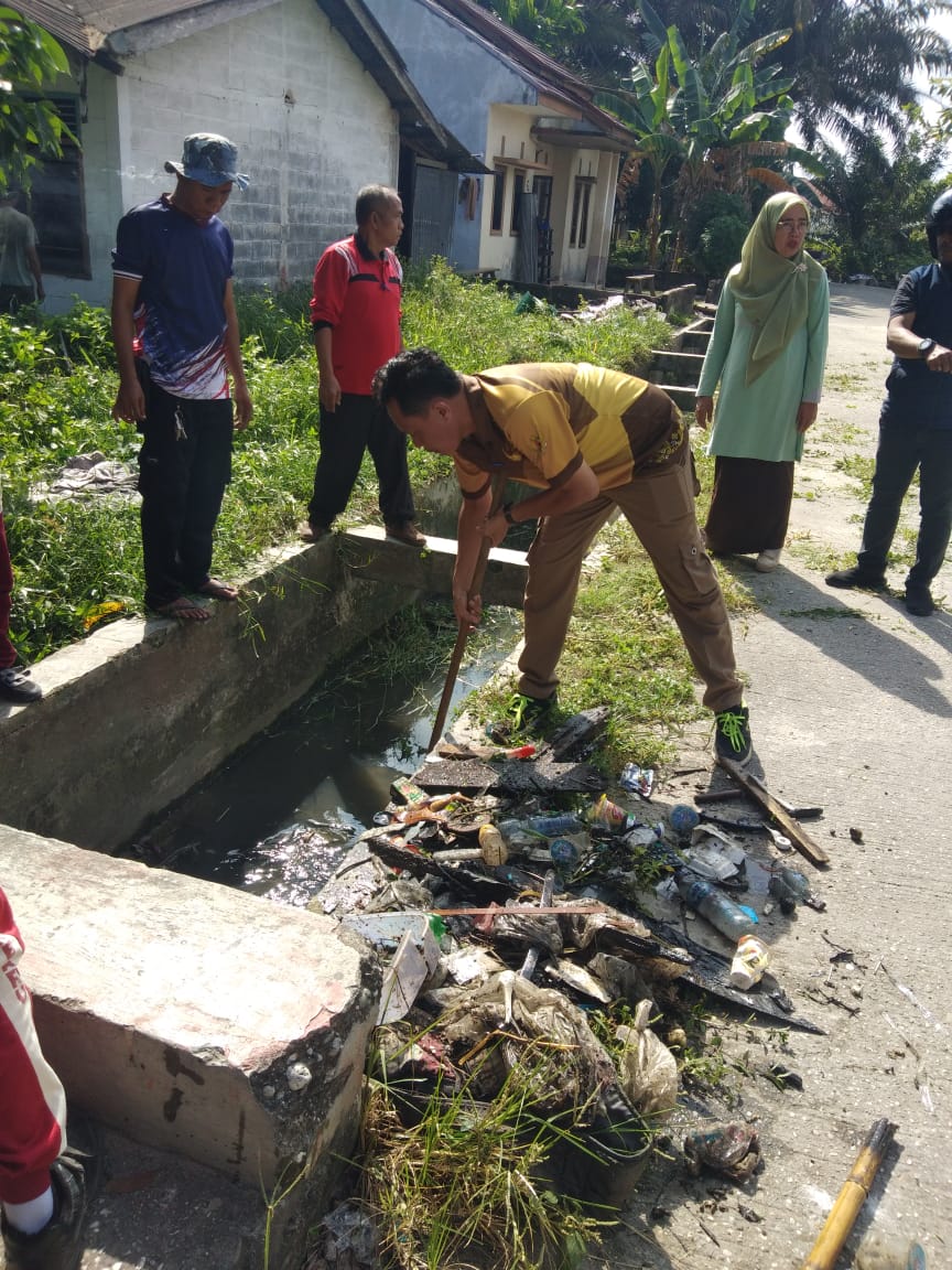 Kerja bakti massal dalam rangka hari world cleanup day 2025