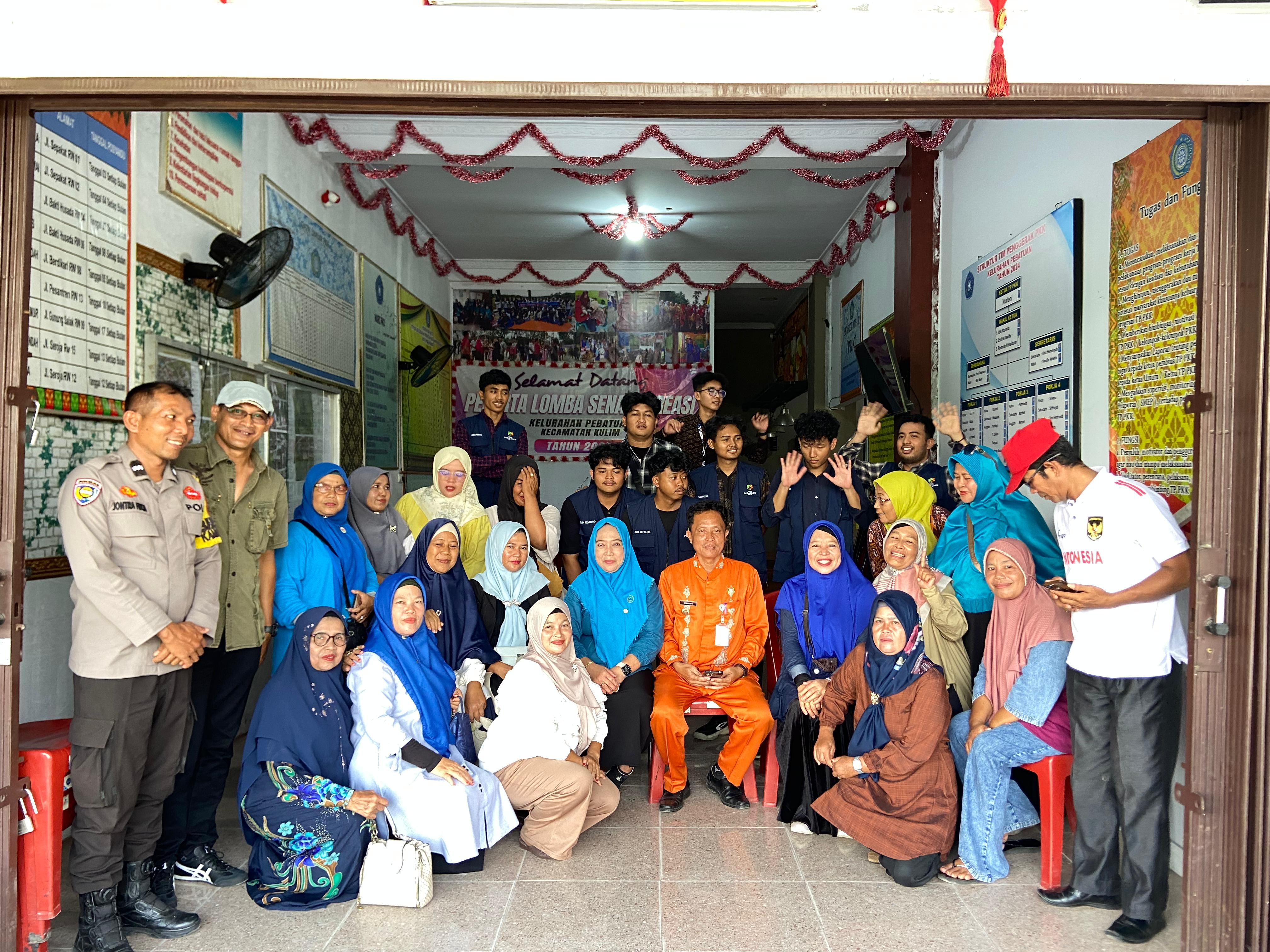 Kelurahan Pebatuan bersama Mahasiswa USTI